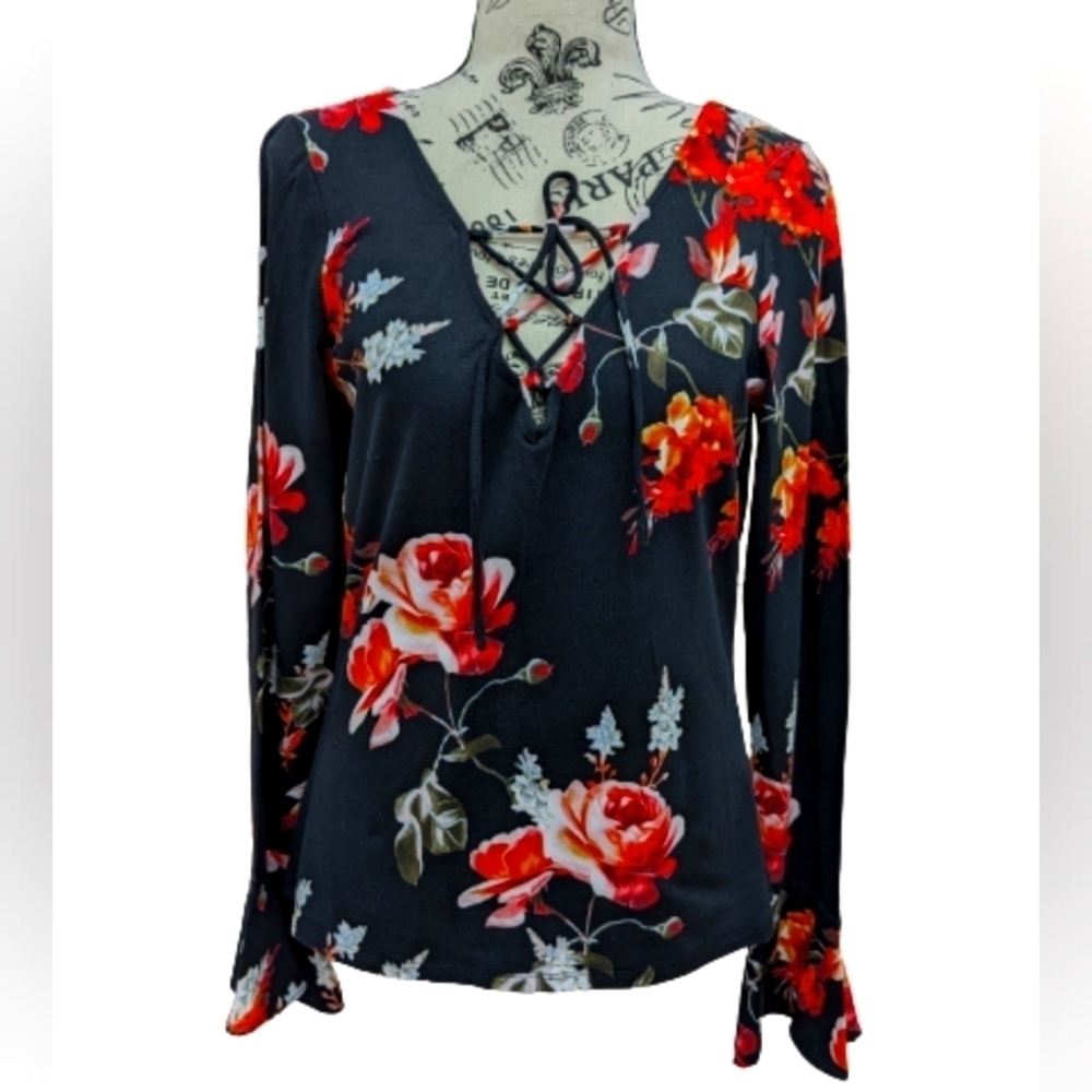 GUESS Women's Kayleen top garden print black size L